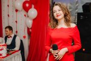 Работаю на свадьбах, корпоративных мероприятиях. 