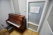 класс с пианино в аренду для индивидуальных занятий, и репетиций с ансамблем