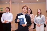 Морозов Ярослав - репетитор по гитаре ? ??

? владею многими струнными народными инструментами основные: балалайка и гитара (со всеми подвидами)

? Мой путь: 

?2011-2018 музыкальная школа (специальность балалайка )
?2018-2021 музыкальная школа (дополнительно обучался гитаре ) 
?2020-2024 -ВОМК им. А.П.Бородина (Владимирской областной музыкальный колледж) - отдел исполнительское искусство по видам: инструменты народного отдела. 

? Образование: артист, преподаватель, концертмейстер.

 
? ОПЫТ РАБОТЫ: более 