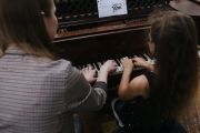 Игра в ансамбле. Ученица 1класс, занятия длились 2,5 месяца. Первое выступление на публике.