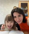 Сенсорная алалия у детей — это речевое нарушение, связанное с непониманием речи при сохранном физическом слухе. Ребёнок с этой проблемой не способен анализировать и интерпретировать звуковые сигналы, которые поступают к нему от окружающих. В результате он не может общаться с другими людьми, выражать свои мысли и чувства, учиться и развиваться.
За полтора года работы, у нас отличный результат! Ребенок понимает обращенную речь и может выразить свои просьбы, так же общается в коллективе. 