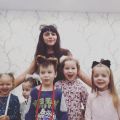 Развивающие музыкальные занятия для детей в мини-группах, в т.ч. с ОВЗ. Мы играем на фортепиано по интерактивной программе Софт Моцарт, изучаем нотную грамоту, поем, развиваем артикуляцию и дикцию, все музыкальные способности, мышление, внимание, координацию, коммуникабельность, умение держаться на сцене. Детки участвуют в концертах, праздниках и конкурсах.