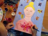 Юля, 5 лет, осваиваем рисование портрета с включением элементов по воображению