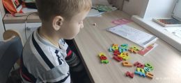1 класс, обучение чтению- в основе игры с буквами 
