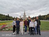Работаю в качестве переводчика для 2 семей, которые приехали в Россию. Одна семья приехала по делу усыновления ребенка, их друзья приехали их поддержать и заодно посмотреть нашу прекрасную столицу.