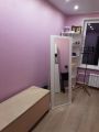 Полностью оборудованный под занятия кабинет 9 кв.м. Зеркало для вокалистов, зона ожидания, подзарядка для телефона, принтер, фортепиано, ПК, вешалка.