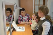 Фрагмент занятия, развиваем направленную воздушную струю. Подготовительный этап к постановке звуков при тугоухости.