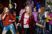 Выступление вокального коллектива под моим руководством на отчётном концерте школы