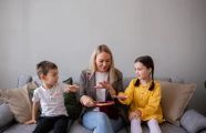 Развиваем речь через игру,используем яркие, анимированные презентации с любимыми детскими героями .Обучение проходит весело и играючи,а главное полностью вовлекает ребенка в процесс и приводит к быстрым результатам , пальчиковая гимнастика, красочные распечатки и персонажи помогут вашему ребенку не заскучать на занятиях.
?Занятия проходят на платформе Zооm.
?Первое занятие (диагностика речевого развития) - БЕСПЛАТНО ?
? Продолжительность онлайн занятия - 30 мин.