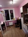 Полностью оборудованный под занятия кабинет 9 кв.м. Зеркало для вокалистов, зона ожидания, подзарядка для телефона, принтер, фортепиано, ПК, вешалка.