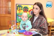 Работаю не только над речью.
Сначала — диагностика: ищу причину задержки речи».
«Смотрю не только на язык. Проверяю мышление, внимание, восприятие — это всё влияет на речь».
«Работаю с алалией, дизартрией, афазией.
Развиваю память, мышление, воображение — потому что речь не живёт отдельно».
«Если вы не понимаете, почему ребёнок не говорит - записывайся на консультацию»