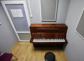 класс с пианино в аренду для индивидуальных занятий, и репетиций с ансамблем